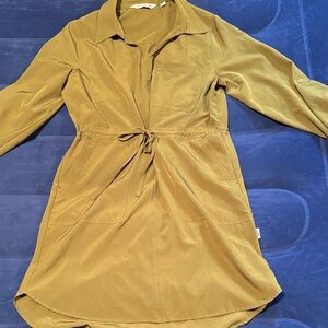 Lightweight green dress size medium, new without tags